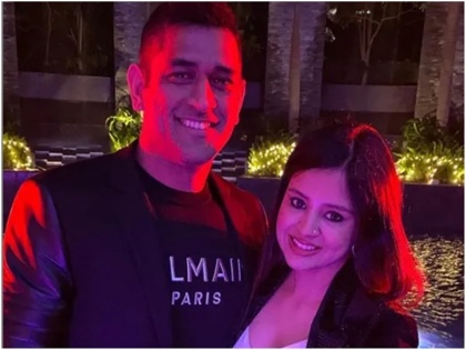 '2020 with this man', Sakshi Dhoni shares adorable post with MS Dhoni | नए साल पर साक्षी ने माही संग शेयर की तस्वीर, कैप्शन में लिख दी ये बात