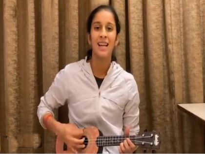 WATCH: Viral ‘In-house rock star’ Jemimah a big hit for BCCI | Video: लॉकडाउन के बीच इस भारतीय महिला क्रिकेटर ने जीता फैंस का दिल, गिटार थामकर गाए बॉलीवुड सॉन्ग