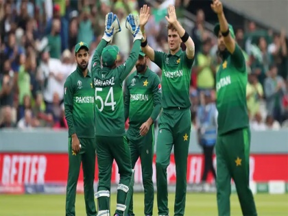 Pakistan to leave for UK on Sunday, 7 out of 10 infected players test negative | पाकिस्तान के 10 में से 6 खिलाड़ियों का कोरोना टेस्ट नेगेटिव, कल इंग्लैंड रवाना होगी टीम
