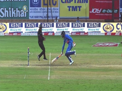 India vs West Indies 1st ODI Match: Virat Kohli miffed after Ravindra Jadeja run-out | IND vs WI, 1st ODI: रवींद्र जडेजा को रन आउट पर भड़के विराट कोहली, भारतीय फैंस ने लगाई ICC की क्लास