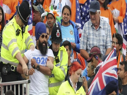 ICC World Cup 2019: Pro-Khalistan supporters evicted during India-New Zealand game | ICC World Cup 2019: सेमीफाइनल मुकाबले में पहुंचे खालिस्तान समर्थक, स्टेडियम से किया गया बाहर