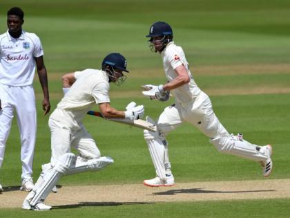 डोमिनिक सिबले ने पारी में कुल 4 चौके लगाए।