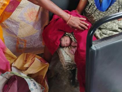 HYDERABAD pregnant woman baby girl TGSRTC bus | Hyderabad Bus: गर्भवती महिला को देखकर यात्री बने देवदूत, हुई बच्चे की डिलिवरी HYDERABAD pregnant woman baby girl TGSRTC bus | Hyderabad Bus: गर्भवती महिला को देखकर यात्री बने देवदूत, हुई बच्चे की डिलिवरी