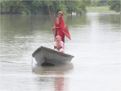GUWAHATI Assam flood Morigaon district Brahmaputra baby on a boat | Brahmaputra: नाव पर पत्नी ने दिया बेटी को जन्म, पति ने कहा, 'मुझे और बच्चों की कोई इच्छा नहीं है', देखें वीडियो GUWAHATI Assam flood Morigaon district Brahmaputra baby on a boat | Brahmaputra: नाव पर पत्नी ने दिया बेटी को जन्म, पति ने कहा, 'मुझे और बच्चों की कोई इच्छा नहीं है', देखें वीडियो