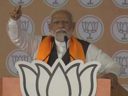 Narender Modi Gujarat Banaskantha Deesa congress rahul gandhi lok sabha election live updates | Narendra Modi In Gujarat: 'मोहब्बत की दुकान फेक फैक्ट्री हो चुकी है', कांग्रेस पर बोले पीएम मोदी