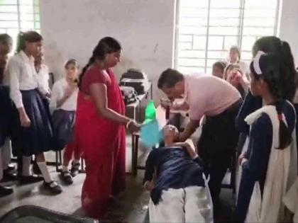 india heat wave red alert bihar Sheikhpura students fainted hospital | Bihar Heat Wave: गर्मी का थर्ड डिग्री टॉर्चर, आधा दर्जन छात्र हुए बेहोश, मौसम विभाग ने दी चेतावनी india heat wave red alert bihar Sheikhpura students fainted hospital | Bihar Heat Wave: गर्मी का थर्ड डिग्री टॉर्चर, आधा दर्जन छात्र हुए बेहोश, मौसम विभाग ने दी चेतावनी