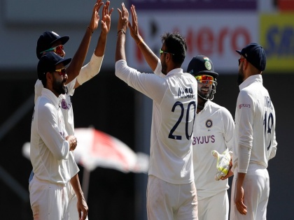 India vs England, 4th Test: Axar Patel takes 4 wickets, england all out for 205 runs | IND vs ENG, 4th Test: अक्षर पटेल के सामने मेजबान नतमस्तक, इंग्लैंड 205 रन पर ऑलआउट, भारत का स्कोर एक विकेट पर 24 रन