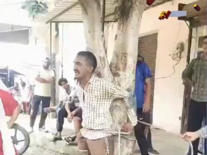 uttar pradesh Amroha Drunk man beaten by woman police arrested | Video: ऐसे हुई शराबी की धुलाई, पेड़ से बांधा और फिर... देखें वीडियो