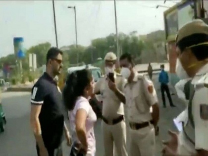 Not wearing mask in the car delhi couple misbehave with police said i have cleared upsc mains | मास्क न लगाने पर पुलिस ने रोका तो पति-पत्नी ने की बदतमीजी, कहा-मास्क नहीं लगाया तो क्या कर लोगे, मैंने यूपीएससी मैंस क्लीयर किया है