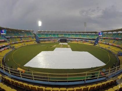 India vs Sri Lanka 1st T20I in Guwahati weather update Variable cloudiness with showers in the afternoon | IND vs SL: फैंस के लिए बुरी खबर, मुकाबले पर मंडरा रहा बारिश का साया