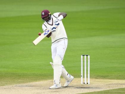 जेसन होल्डर टेस्ट में 2 हजार रन पूरे कर चुके हैं।