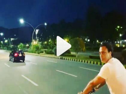 COVID-19: Pakistani cricketer shoaib akhtar trolled by fans, cycle riding in islamabad | दुनिया को बांट रहे ज्ञान, खुद 'कोरोना संक्रमण' के बीच सड़कों पर साइकिल चलाने निकले शोएब अख्तर