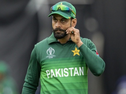 PCB on Mohammad Hafeez Covid-19 negative report | पाकिस्तान क्रिकेट बोर्ड ने मोहम्मद हफीज पर लगाया आरोप, पॉजिटिव रिपोर्ट के अगले दिन पाए गए थे कोरोना नेगेटिव