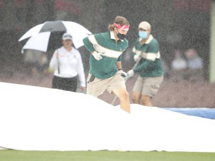 सिडनी टेस्ट मैच के पहले दिन का एक बड़ा हिस्सा बारिश की भेंट चढ़ गया।