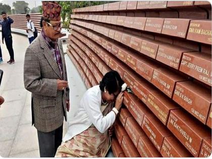 former indian cricketer virender sehwag shared emotional picture | 'आपको आजादी का आनंद लेने के लिए बिल नहीं मिला, किसी ने उसे पहले ही चुका दिया', वायरल हुआ सहवाग का ये भावुक पोस्ट