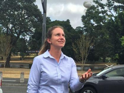 क्लेयर पोलासाक इससे पूर्व ऑस्ट्रेलिया में पुरुषों के घरेलू लिस्ट ए मैच में अंपायरिंग करने वाली पहली महिला बन चुकी हैं।