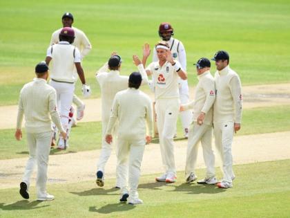 <a href='https://www.lokmatnews.in/topics/stuart-broad/'>स्टुअर्ट ब्रॉड</a> ने इस मैच में ऑलराउंडर प्रदर्शन किया।