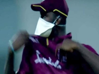 Afghanistan vs West Indies, 2nd ODI: West Indies cricketers don masks during 2nd ODI in Lucknow | मैच के दौरान मास्क पहनकर मैदान पर उतरे क्रिकेटर, इस बार वजह रही अलग