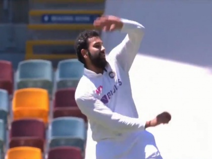 India vs Australia, 4th Test: Rohit Sharma Bowled Against Australia at Gabba, video goes viral | IND vs AUS, 4th Test: रोहित शर्मा की टेस्ट करियर में 15वीं बार गेंदबाजी, वीडियो सोशल मीडिया पर वायरल