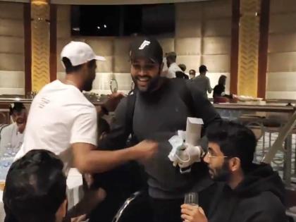 IND vs AUS: Watch Team India's Warm Welcome For Rohit Sharma | IND vs AUS: भारतीय टीम से जुड़े रोहित शर्मा तीसरे टेस्ट के लिए तैयार, साथी खिलाड़ियों ने किया गर्मजोशी से स्वागत