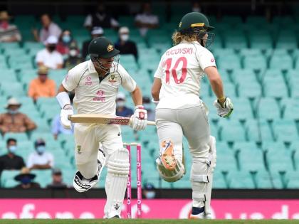 टॉस जीतकर ऑस्ट्रेलिया ने पहले बल्लेबाजी का फैसला लिया। 