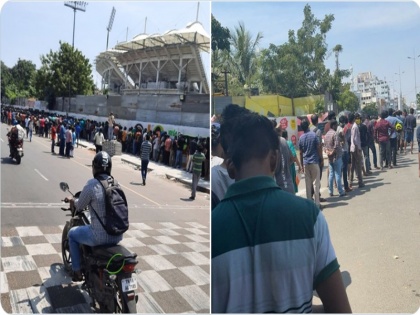 India vs England, 2nd Test: Crowds throng Chepauk for tickets, ignore social distancing norms | IND vs ENG, 2nd Test: क्रिकेट फैंस ने उड़ाई सोशल डिस्टेसिंग की जमकर धज्जियां, टिकटों के लिए चेपक में उमड़ी भीड़, देखें वीडियो