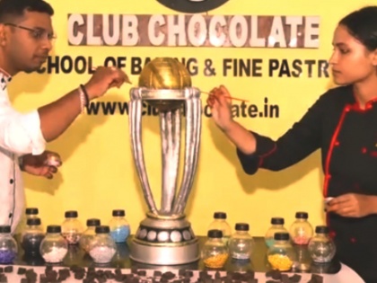 Cricket fan's feat World Cup trophy made from chocolate | Ind Vs Eng: क्रिकेट फैंस का कारनामा, चॉकलेट से बनाई विश्व कप की ट्रॉफी