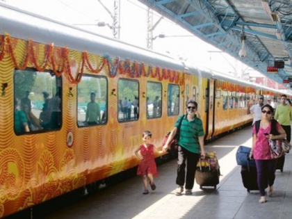 India's first Private train tejas Express runs between Delhi-lucknow, speed, fare, time table, food menu, IRCTC ticket booking in Hindi | 4 अक्टूबर से दिल्ली-लखनऊ के बीच दौड़ेगी देश की पहली प्राइवेट ट्रेन तेजस एक्सप्रेस, जानें किराया, समय, टिकट बुकिंग