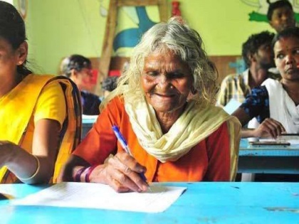 No reading age, the beginning can happen anytime, there should be ardor, 105-year-old Bhagirathi Amma gave fourth grade examination | पढ़ने की कोई उम्र नहीं, शुरुआत कभी भी, बस ललक हो, 105 वर्षीय भागरथी अम्मा ने दी चौथी कक्षा की परीक्षा
