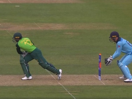 ICC World Cup 2019: Adil Rashid Denied Quinton De Kock Wicket as bails fail to come off | World Cup 2019: आदिल राशिद की गेंद विकेट से टकराई, फिर भी नहीं गिरी गिल्लियां, सब हुए हैरान! देखें वीडियो