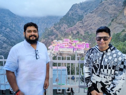 Adipurush Producer Bhushan Kumar and director Om Raut reached Vaishno Devi mandir | 'आदिपुरुष' की सफलता के लिए वैष्णो देवी मंदिर पहुंचे निर्माता भूषण कुमार और निर्देशक ओम राउत, लिया आशीर्वाद