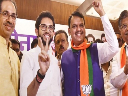 Maharashtra Assembly Polls 2019: Aditya Thackeray richer than CM Devendra Fadnavis, say affidavits | महाराष्ट्र चुनाव: आदित्य ठाकरे हैं देवेंद्र फड़नवीस से ज्यादा 'अमीर', संपत्ति में हैं इतने करोड़ का अंतर