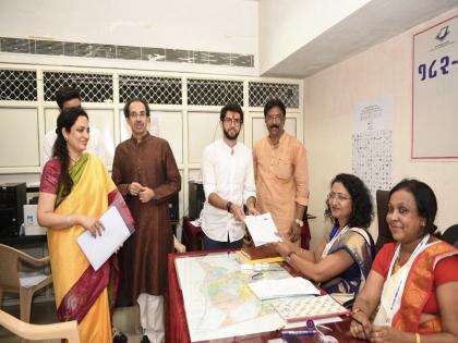 Maharashtra Assembly Polls 2019: Shiv Sena Aaditya Thackeray files nomination from Worli constituency | महाराष्ट्र चुनाव: आदित्य ठाकरे ने 'मेगा रोड शो' के साथ किया वर्ली से नामांकन, दादा बाल ठाकरे की तस्वीर के आगे सिर झुकाकर की प्रार्थना Maharashtra Assembly Polls 2019: Shiv Sena Aaditya Thackeray files nomination from Worli constituency | महाराष्ट्र चुनाव: आदित्य ठाकरे ने 'मेगा रोड शो' के साथ किया वर्ली से नामांकन, दादा बाल ठाकरे की तस्वीर के आगे सिर झुकाकर की प्रार्थना