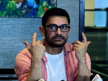 Aamir Khan Breaks Down says Childhood spent in poverty father Tahir Hussain had to face financial crisis Aamir Khan cried | गरीबी में गुजरा बचपन, पिता को करना पड़ा था आर्थिक संकट का सामना, दर्द बयां कर रो पड़े आमिर खान