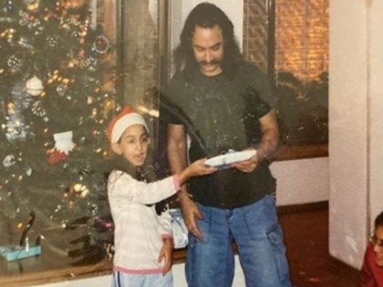 aamir Khan Daughter Ira Khan Christmas picture share on instagram | आमिर खान की बेटी इरा ने जीता 'मिस्टर परफेक्शनिस्ट' का दिल, पुरानी तस्वीर शेयर कर जताया प्यार