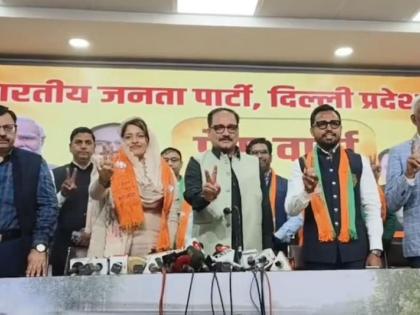 AAP-BJP MCD Councillors Anita Basoya, Nikhil, Dharmavir join BJP presence President Virendraa Sachdeva Delhi see video | AAP-BJP: सरकार बनने से पहले भगदड़?, आप पार्षद अनीता बसोया, धर्मवीर और निखिल बीजेपी में शामिल, वीरेंद्र सचदेवा ने दिलाई सदस्यता, देखें वीडियो