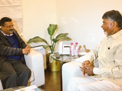Arvind kejriwal and N. Chandrababu Naidu meet in delhi due to Lok Sabha Elections Mahagathbandhan | दिल्ली में केजरीवाल और चंद्रबाबू की मुलाकात, महागठबंधन पर हुई चर्चा