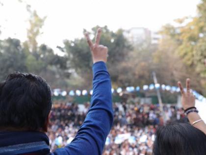 AAP wons Delhi assembly elections: Kejriwal on sticking to the model of development, bad sigh for BJP | विकास के मॉडल पर टिके रहे केजरीवाल, भाजपा के लिए खतरे की घंटी!