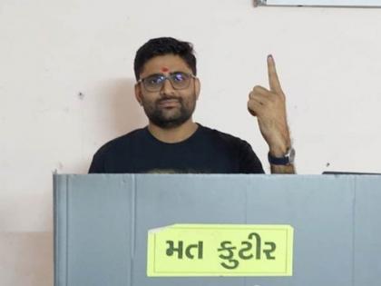 Gujarat assembly polls Katargam seat AAP's Gujarat chief Gopal Italia losing BJP's Vinod Moradiya heading 96469  second term | Gujarat assembly polls: ‘आप’ गुजरात इकाई प्रमुख इटालिया हार की कगार पर, भाजपा के मोरडिया 96469 मतों के साथ आगे