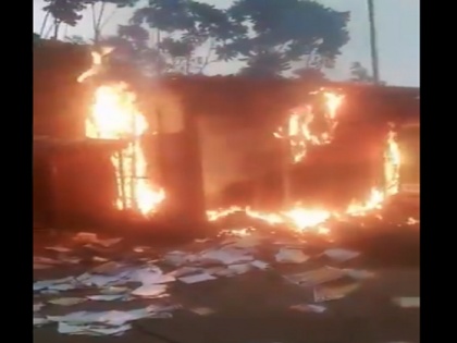 West Bengal Arambagh Violence in BJP Officea amid Assembly poll results | पश्चिम बंगाल में तृणमूल कांग्रेस की जीत के बीच आरामबाग में बीजेपी दफ्तर में हंगामा, तोड़फोड़ और आगजनी की घटना