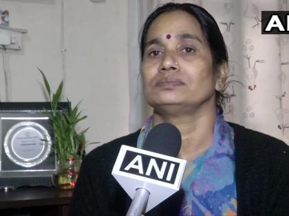 Asha Devi, mother of 2012 Delhi rape & murder victim: I welcome Delhi government's decision to recommend rejection of mercy petition of one of the convicts in the case. I hope soon the accused will be hanged to death soon. | हैदराबाद रेप मामला: निर्भया की मां ने कहा-"मैंने न्याय के लिए 7 साल प्रतीक्षा किया, पीड़िता को जल्द मिले न्याय" Asha Devi, mother of 2012 Delhi rape & murder victim: I welcome Delhi government's decision to recommend rejection of mercy petition of one of the convicts in the case. I hope soon the accused will be hanged to death soon. | हैदराबाद रेप मामला: निर्भया की मां ने कहा-"मैंने न्याय के लिए 7 साल प्रतीक्षा किया, पीड़िता को जल्द मिले न्याय"