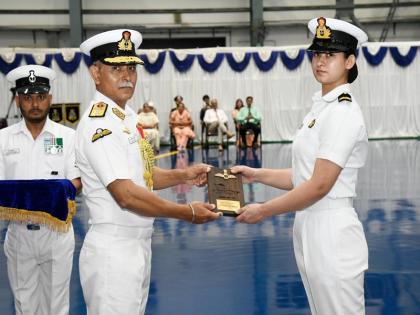 First woman fighter pilot in Navy: Sub Lt Aastha Poonia marks milestone in Indian Naval Aviation | Aastha Poonia: नौसेना में पहली महिला फाइटर पायलट, सब लेफ्टिनेंट आस्था पूनिया ने भारतीय नौसेना विमानन में मील का पत्थर स्थापित किया