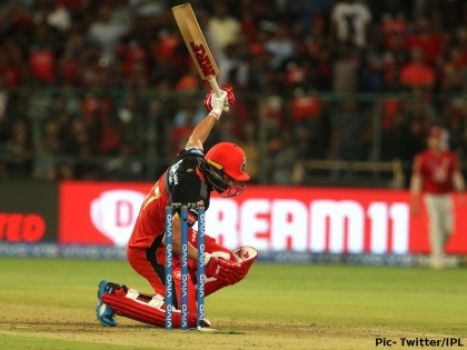 IPL 2019, RCB vs KXIP: Ab de Villiers hit one handed Six, Ball goes on roof | Video: डिविलियर्स ने एक हाथ से मारा 95 मीटर लंबा छक्का, कुछ ऐसा था गेंदबाज का रिएक्शन