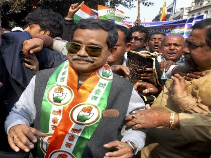 lok sabha election 2019 pranab mukherjee worried about abhijit mukherjee in west bengal for Jangipur seat | लोकसभा चुनाव: पश्चिम बंगाल में प्रणब मुखर्जी अपने बेटे को लेकर चिंतित, जंगीपुर सीट पर मदद के लिए पहुंचे कोलकाता