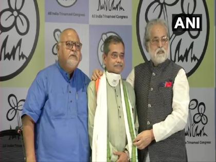 West Bengal Former President Pranab Mukherjee's son Abhijit Mukherjee joins Trinamool Congress in Kolkata | पूर्व राष्ट्रपति प्रणब मुखर्जी के बेटे अभिजीत मुखर्जी कांग्रेस छोड़ तृणमूल में शामिल, नहीं थम रहा दूसरी पार्टियों से आने वालों का सिलसिला