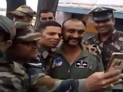 First video since he was discharged from hospital, here’s Wing Commander Abhinandan Varthaman taking pictures with men. This is likely sometime last month. | f-16 को ढेर करने वाले विंग कमांडर अभिनंदन का वीडियो, मस्ती के साथ ऑफिसर लगा रहे हैं भारत माता की जय के नारे 