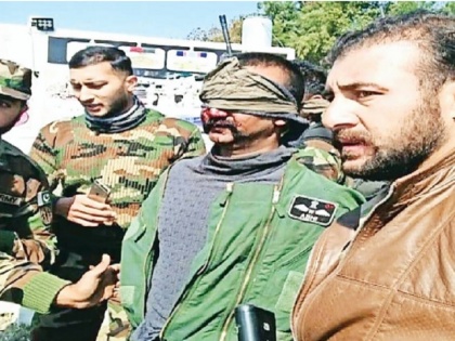Pakistan army major seen in Abhinandan photo trains terrorrist, claims Delhi Police in chargesheet | दिल्ली पुलिस का दावा- अभिनंदन वर्धमान की तस्वीर में नजर आया पाकिस्तानी सेना का मेजर आतंकियों को देता है ट्रेनिंग, गिरफ्तार दो आरोपियों ने की पहचान