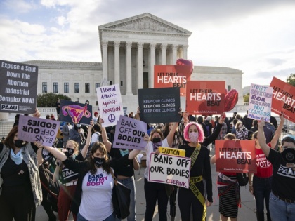 After US' Abortion Ruling, Companies Reach Out To Help Women Employees | अमेरिका में गर्भपात को लेकर सुप्रीम कोर्ट के फैसले के बाद, कई कंपनियां महिला कर्मचारियों के समर्थन में उतरीं