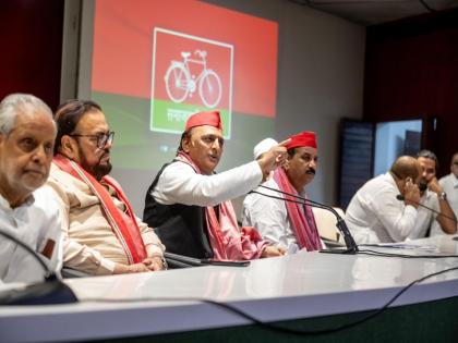 Maharashtra: SP will demand 12 seats of Maharashtra Assembly from MVA, Abu Asim Azmi submitted the names of the candidates contesting the elections | एमवीए से महाराष्ट्र विधानसभा की 12 सीटें मांगेगी सपा, अबू आजमी ने चुनाव लड़ने वाली उम्मीदवारों के सौंपे नाम