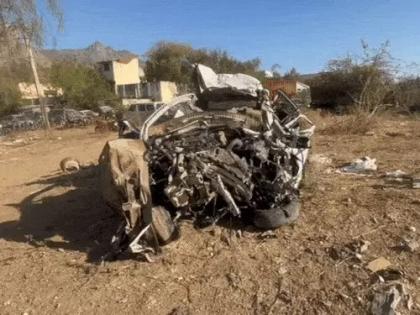 Sirohi Road Accident In Rajasthan Speeding car trolley 6 people dead including husband, wife son stopped breathing Woman fighting her life hospital watch video | Sirohi Road Accident: तेज रफ्तार कार ट्रॉले से टक्कर, उड़े परखच्चे, पति, पत्नी और बेटे सहित 6 की थमी सांसें?, अस्पताल में जिंदगी से जूझ रही महिला, देखें वीडियो